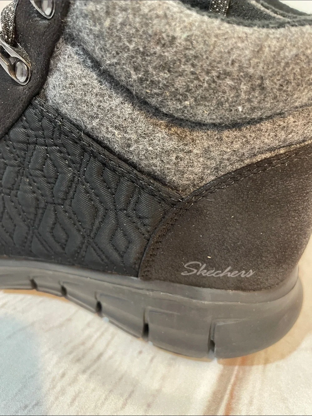 Skechers Black Ankle Hiker Boots 8 Women’s Lace Up Faux Fur lining Outdoor